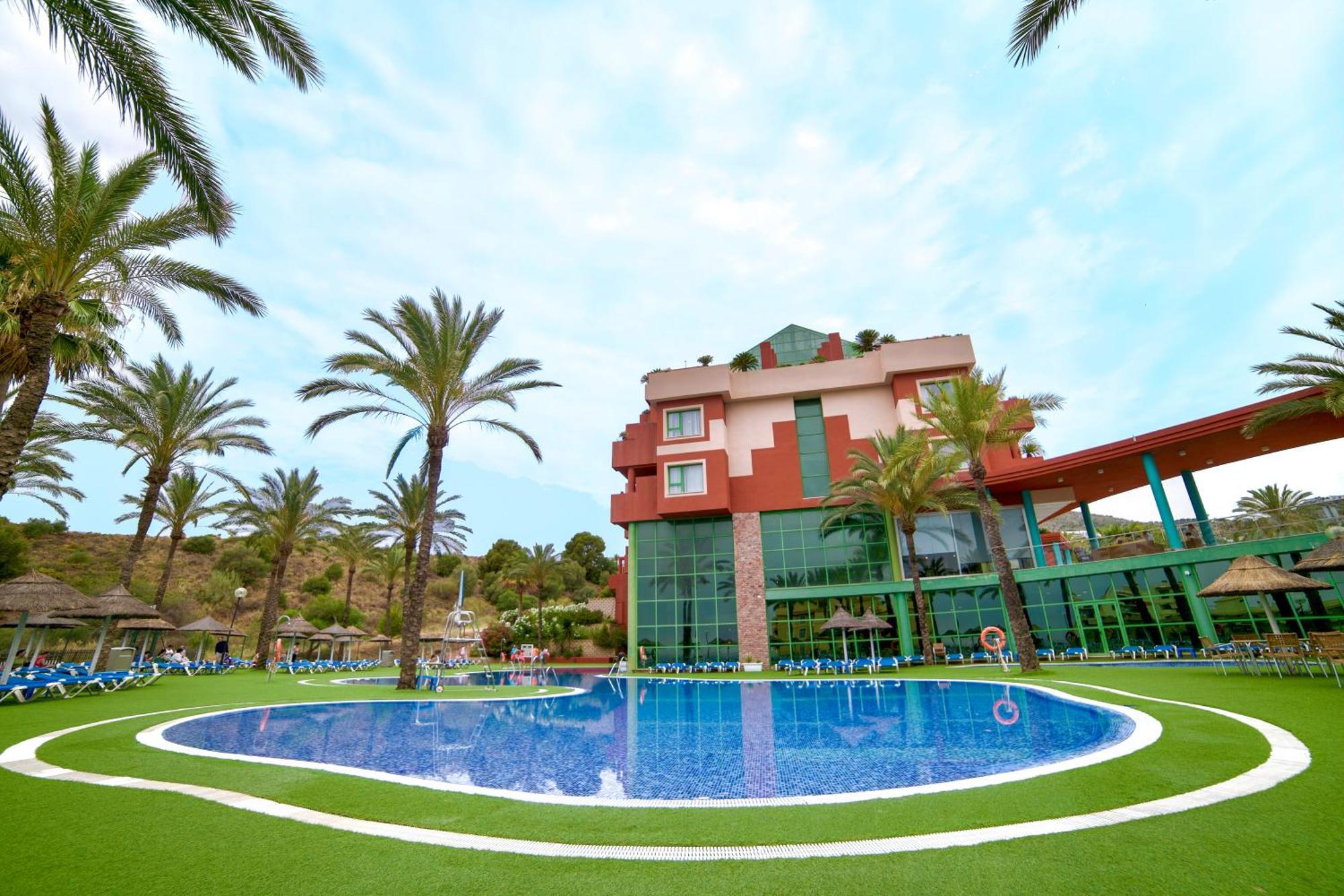 Hotel World Riwo Hotel. 4*